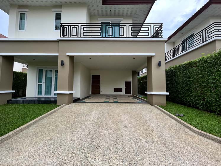 House with Shared Pool in Sukhumvit 